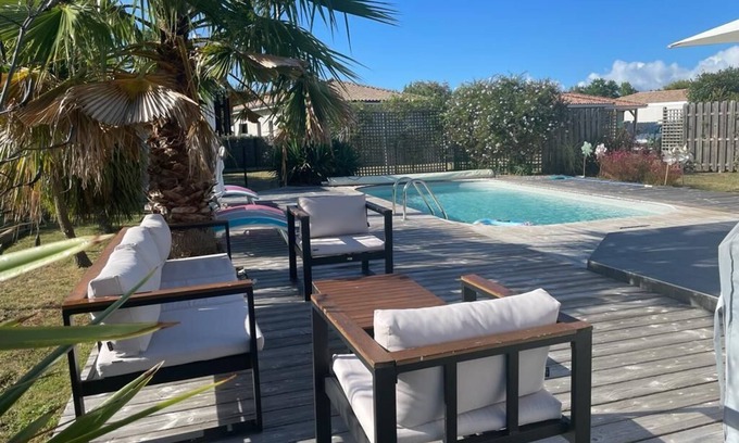 Hourtin Villa | Charme et Détente : Villa Avec Piscine Près du lac