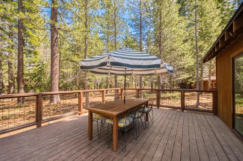 Truckee Casa | Charmed Cabin at Tahoe Donner by Tahoe Getaways - 2BR w HOA Access