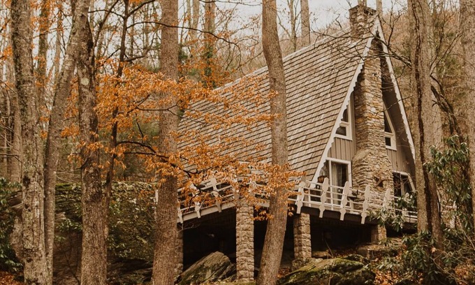 Boone Chalet De Esquí | Charmed @CherryHideaway - 1970s Vintage Modern - Mountain A-Frame - Dog Friendly