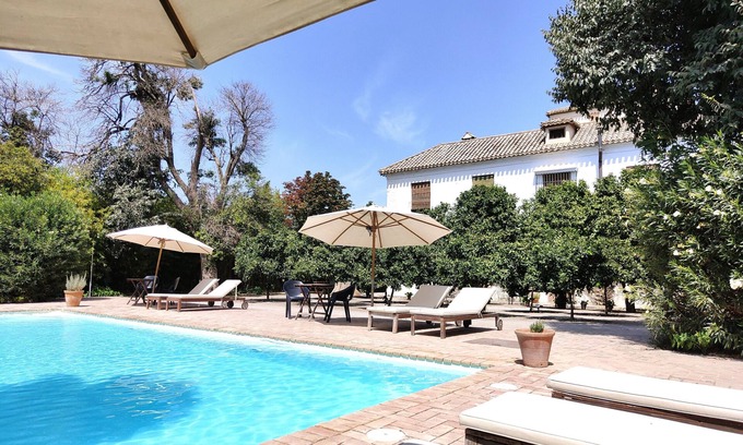 Churriana de la Vega Casa | Casa rural con encanto y piscina a 3 km de la ciudad de Granada. Aparcamiento