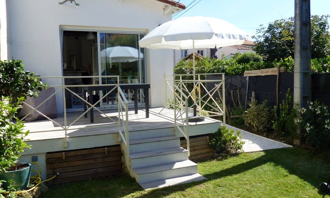 Saint-Georges-de-Didonne Casa | Bonita casa en el corazón del pueblo, a 100 metros de la playa y las tiendas.