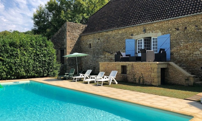 Marcillac-Saint-Quentin Casa | Charming 4* property with large heated swimming pool