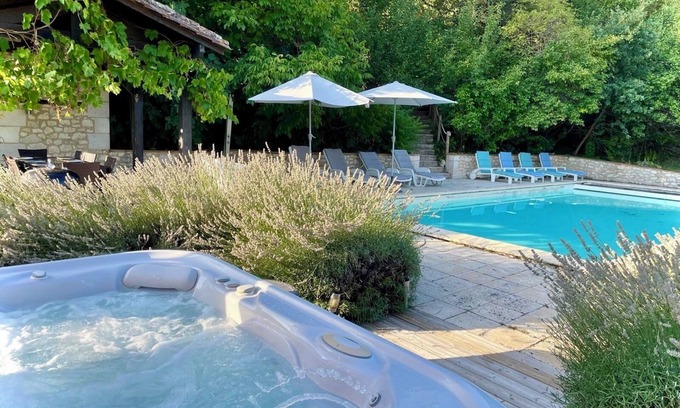 Saint-Aubin-de-Cadelech Casa | Charming 3-bed with Hot Tub, Pool, Gite in Saint-Aubin-de-Cadelech. Dog Friendly