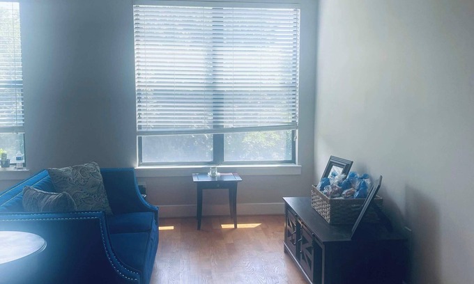 Castleberry Hill Apartamento | Charming 1-bd apt with WiFi in lovely Atlanta. Minutes from popular attractions.