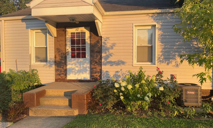 New Philadelphia Casa | Charming 1-bdrm pet friendly home in New Philadelphia with AC and fenced yard