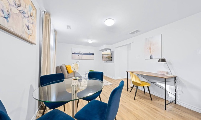 Barrie Apartamento | Charming 1-bed basement, WI-fi & Pull Out Sofa