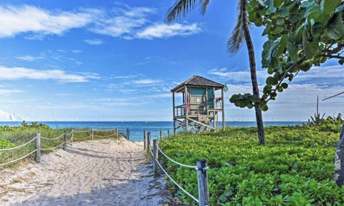 Deerfield Beach Cabaña | Charming 1-Bedroom Cottage Steps from the Beach!