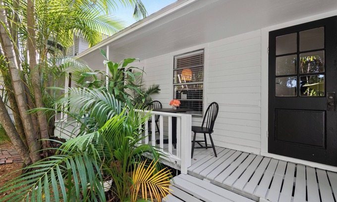 Palm Beach - West Palm Beach Cabaña | Charming 1-bedroom cottage in a Tropical Setting in West Palm Beach