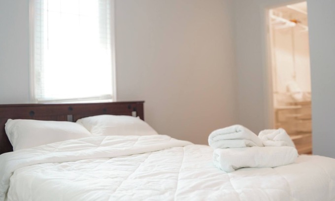 Poinciana Park Cabaña | Charming 1 bedroom Cottage in West Palm Beach