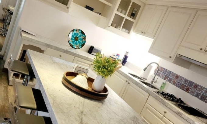 Ampliación Juárez Condominio | Charming 1-bedroom Cabo condo, walkable, WiFi, AC, near beaches and nightlife!