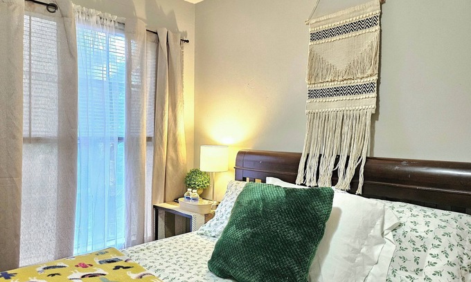 Stone Mountain Casa | Charming 1-bedroom . Bathroom and Others areas Shared.