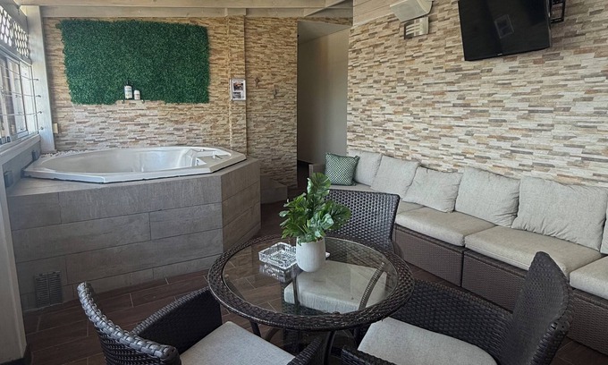 Evaristo Morales Apartamento | Charming 1-bedroom apartment in lovely Santo Domingo with WiFi near downtown