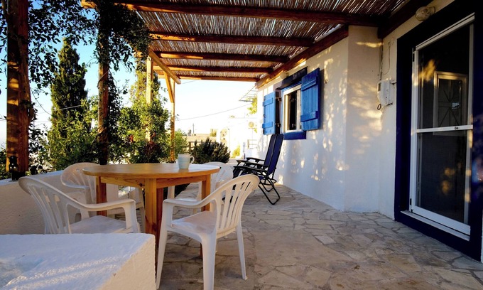 Pefki Cabaña | Charming 1-bedroom cottage in the mountain-side village of Schinokapsala