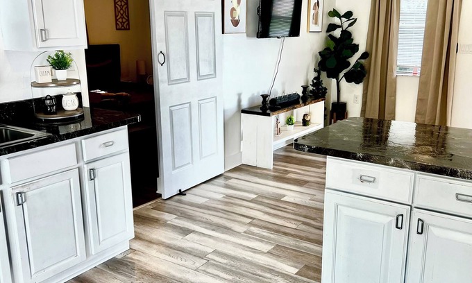 Port Saint Lucie Casa | Charming 1-bedroom house in delightful Port St. Lucie with WiFi, AC and POOL!!