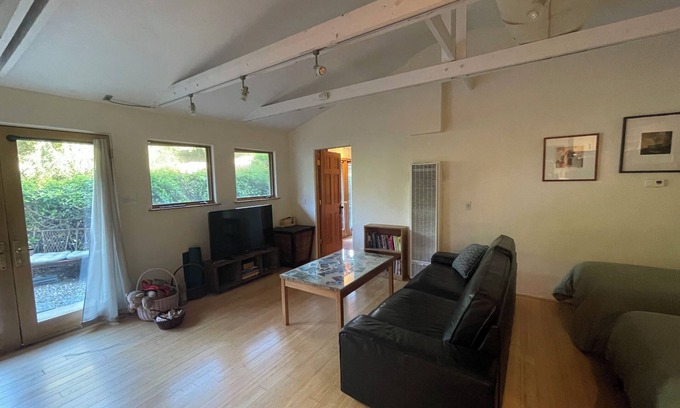 Mission Canyon Cabaña | Charming 1-bedroom cottage in Santa Barbara with access to hiking and the beach