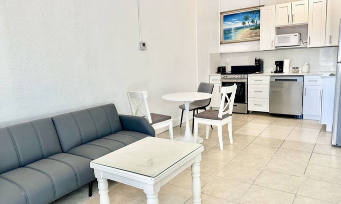 Coquina Key Casa | Charming 1-bedroom house in pleasant St. Petersburg w/ Dock & Free Kayaks