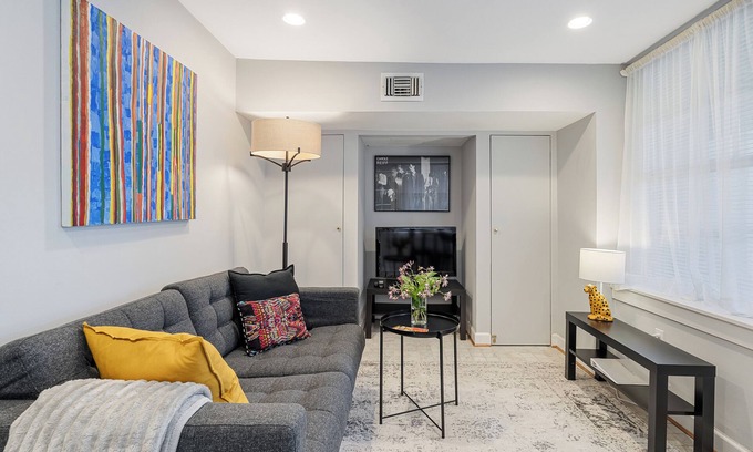 Adams Morgan Apartamento | Charming 1-bedroom apartment in prime location
