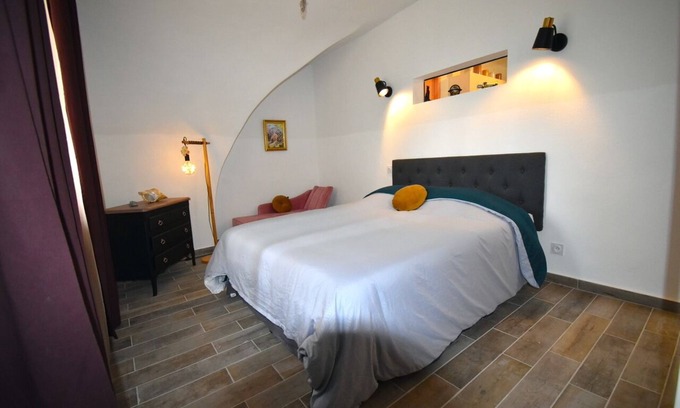 Remoulins Apartamento | Charming 1-bedroom apartment in the historic village centre of Remoulins