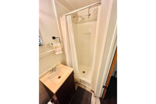 Great Falls Apartamento | Charming 1-Bedroom Apartment in Great Neighborhood