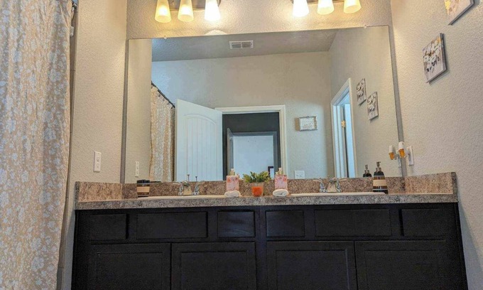 Fedhaven Apartamento | Charming 1-bedroom apartment with WiFi, AC in welcoming Poinciana