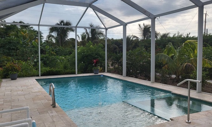 Bokeelia Apartamento | Charming 1-bedroom apartment in Bokeelia with WiFi, AC, pool & heated spa