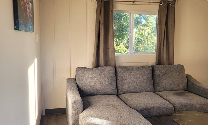 Bunker Hill Apartamento | Charming 1-bedroom apartment in lovely Coos Bay. Wi-Fi included!