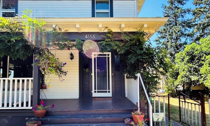 Foster - Powell Apartamento | Charming 1-bedroom apartment in the heart of vibrant Foster-Powell, SE Portland