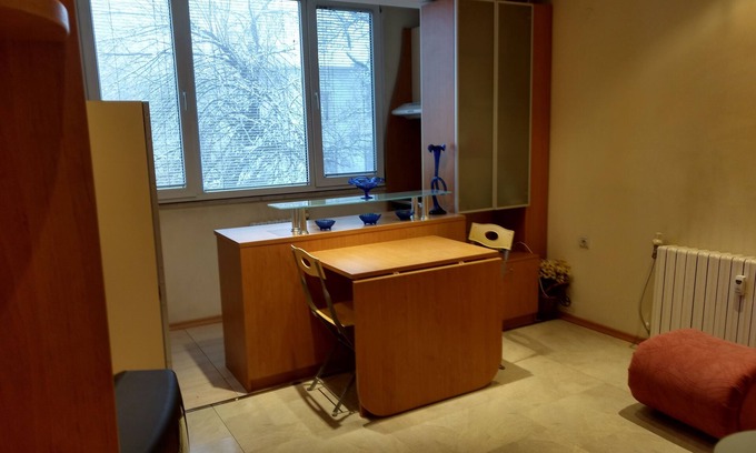 Vratsa Apartamento | Charming 1-bedroom apartment-city Vratsa, 4 min to city center, AC, WiFi 60 Mbps