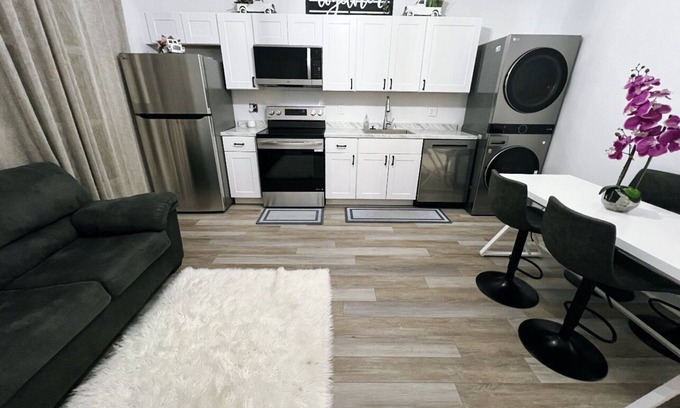 Ocoee Apartamento | Charming 1-bedroom apartment with pool, WiFi, AC centrally located!