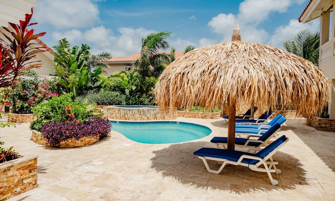 Noord Villa | Charming 1-bedroom Apartment 2 km From Eagle Beach