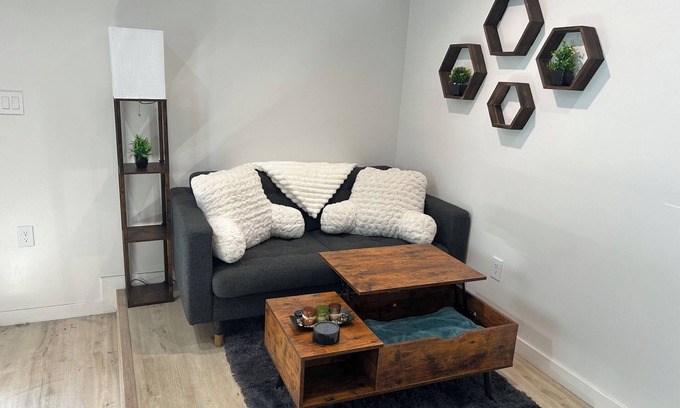 North Long Beach Casa | Charming 1-bedroom bungalow in fabulous Long Beach with WiFi, AC