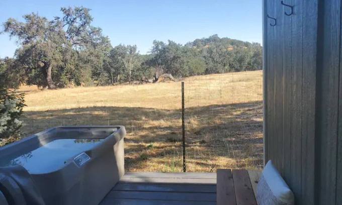 Atascadero Cabaña | Charming 1-bedroom cottage in the country yet minutes to the 101 and downtown.