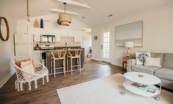 West Ashley Cabaña | Charming 1-bedroom cottage in amazing Charleston
