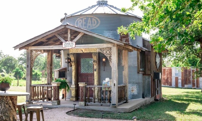 La Grange Cabaña | Charming 1-bedroom cottage 8 miles from Round Top-WiFi, AC -zHEN House Silo #1