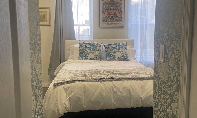 Hoboken Condominio | Charming 1-bedroom condo in Hoboken with WiFi walk-in closet