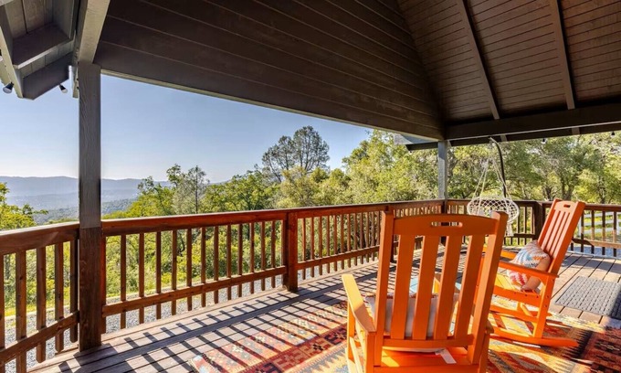 Oakhurst Cabaña | Charming 1-bedroom cottage with AC, & WiFi in Oakhurst - Yosemite National Park.