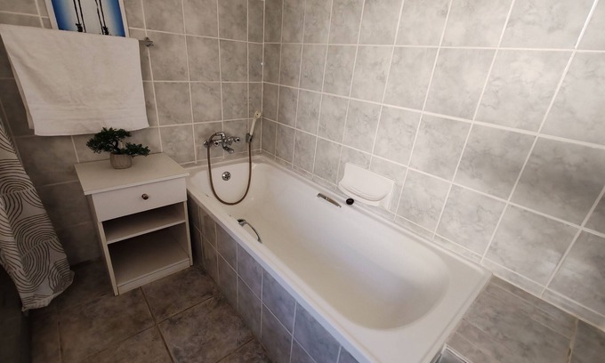 Grahamstown Cabaña | Charming 1-bedroom cottage with WiFi and AC in enchanting Makhanda
