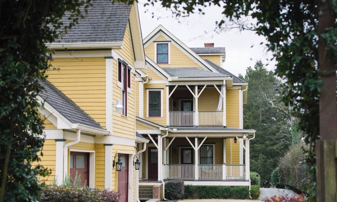 East Side Cabaña | Charming 1-bedroom enchanting cottage with goats in Atlanta's Grant Park