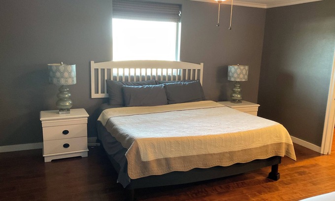 Beaumont Apartamento | Charming 1-bedroom Executive apartment in a gated complex located in Beaumont.