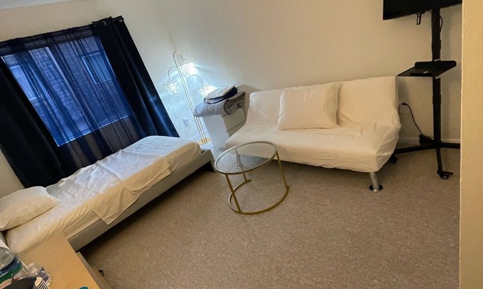 Mount Vernon Casa | Charming 1-bedroom for female Guest in lovely Alexandria