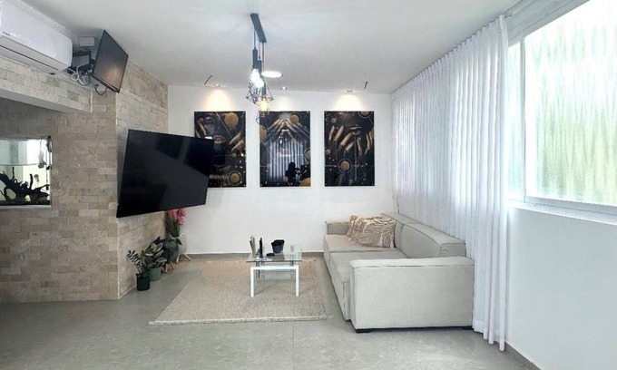 Kiryat Yam Casa | Charming 1-bedroom house with WiFi, AC in marvelous Kiryat Yam