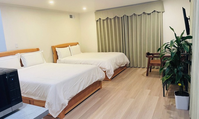 San Bruno Casa | Charming 1-bedroom house in lovely San Bruno with WiFi