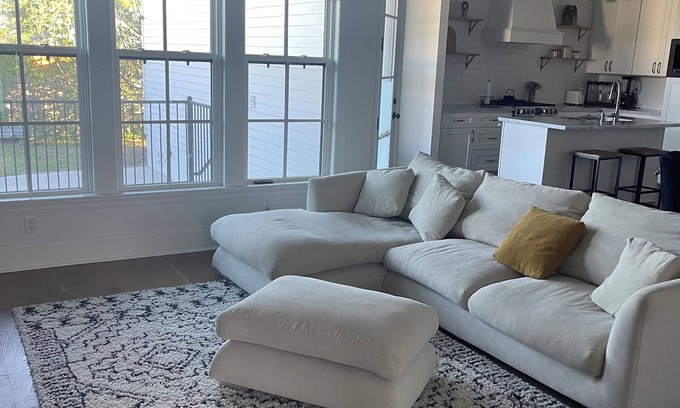 Arabi Casa | Charming 1-bedroom home in pleasant Arabi with WiFi, AC, and Washer and Dryer.