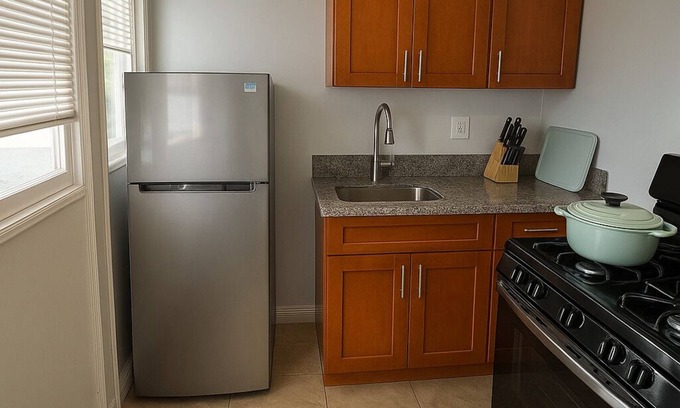 Monrovia Casa | Charming 1-bedroom house with WiFi and AC in welcoming Monrovia