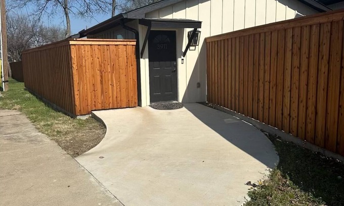 Oak Cliff Casa | Charming 1-bedroom house with AC, WiFi in Dallas 15 from downtown 30 FT Worth