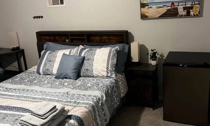 Niceville Casa | Charming 1-bedroom in fully furnished 4 bedroom rental house in Niceville.