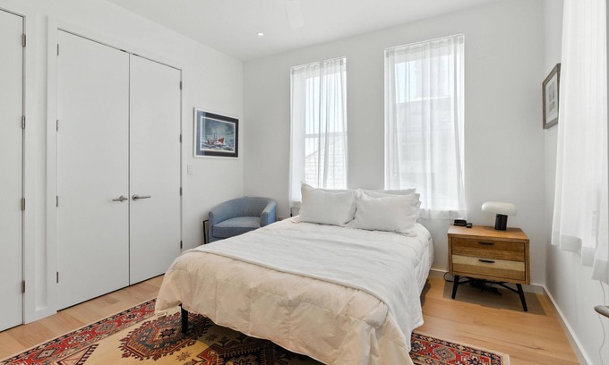 Harleston Village Condominio | Charming 1-bedroom Pied-à-terre on Colonial Lake