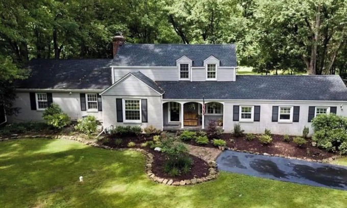 Youngstown Casa | Charming 1-bedroom queen size bed in house in quaint Youngstown