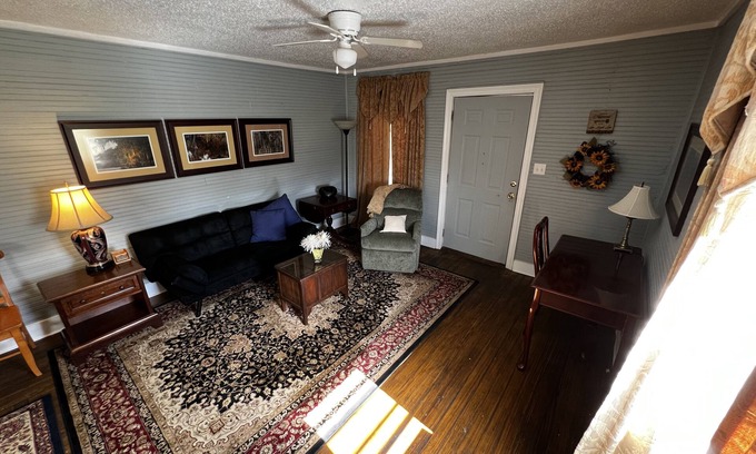 Natchez Casa | Charming 1-bedroom shotgun style house in historic downtown Natchez