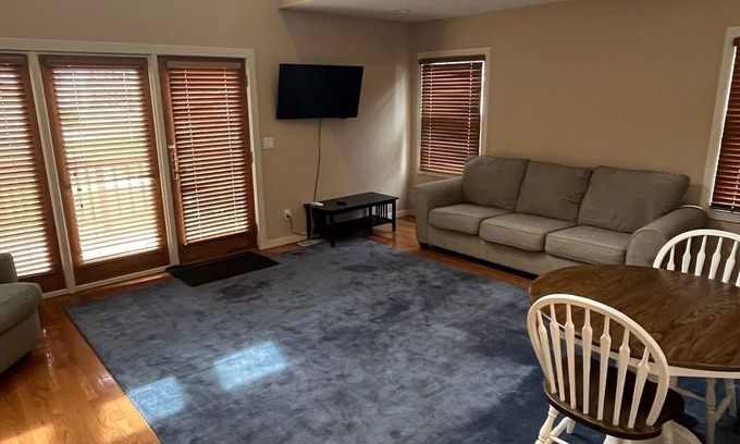 Lake Geneva Casa | Charming 1-bedroom house with AC, WiFi in wonderful Lake Geneva
